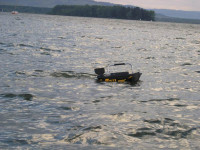 Zavážacia loďka + sonar v hodinkách