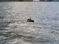 Zavážacia loďka + sonar v hodinkách